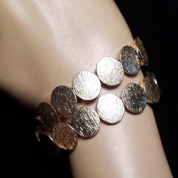 NWT Goldtone Textured Metal Stretch Bracelet Set - Picture 8 of 9